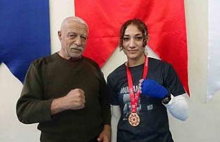 Dedesi torununa antrenörlük yaptı, kickboks sporcusu...