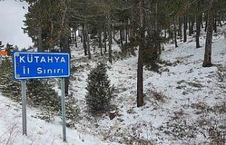 Demirci’de kar yağışı ve fırtına etkili oluyor