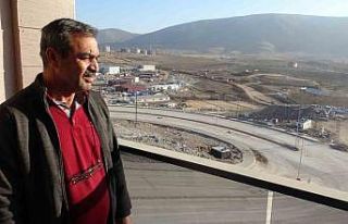 Depremde 2 evi yıkılan depremzedenin ev sevinci