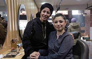 Depremde 4 çalışanını ve dükkanını kaybetti,...