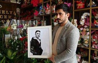 Depremin acısını çiçeklerle atıyor