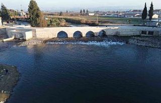 Depremin yıkamadığı tarihi köprü restorasyon...