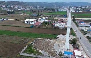 Depremin yıktığı mahallede camiler minaresiz,...