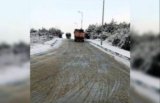 Dilovası’nda yollar buza karşı tuzlanıyor