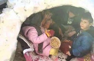 Doğanşehir’de çocukların kardan ev keyfi yürekleri...