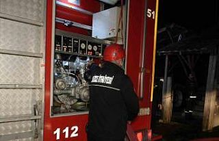 Düzce’de 2 katlı binada yangın çıktı