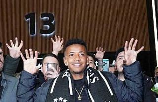 Ekvadorlu gazeteci Gustavo Villacreses, Keny Arroyo’yu...