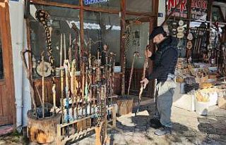 El işçiliğinin son temsilcilerinden Mithat Usta,...