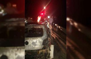 Elazığ’da seyir halindeki araç alev aldı