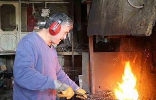 Elde üretip Türkiye’ye dağıtıyor ama işçi...