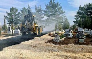 Elif Mahallesi mezarlığı içine sıcak asfalt