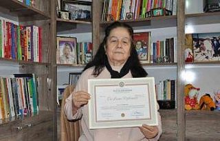 Emekli öğretmen 10 yılda 3 üniversite bitirdi