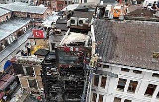 Eminönü’nde 5 katlı restoran alevlere teslim...