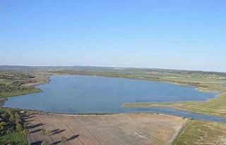 Enez’de kuruyarak beyaza bürünen gölet eski görüntüsüne...