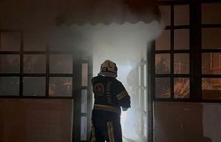 Engelli bakım merkezinde çıkan yangında korku...