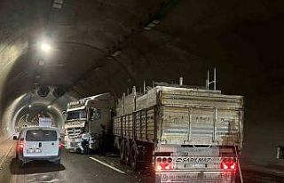 Erkenek Tüneli’nde trafik kazası: 1 yaralı