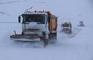 Erzincan’da kar ve tipi etkili oldu, eğitime ara...