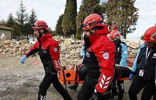 Esenler Belediyesi’nden gerçeğini aratmayan deprem...