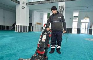 Esenyurt’ta camiler ilk teravih namazına hazırlandı