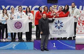 ETÜ buz üstünde zirvede