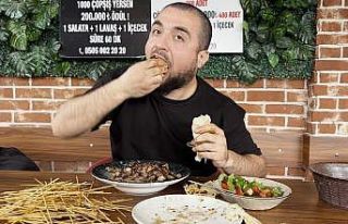 Evde doymayınca katıldığı çöp şiş yarışmasında...