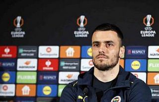 Filip Kostic: "Pozitif düşünce ile sahada...