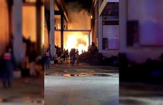 Finike Toptancı Hali’nde korkutan yangın