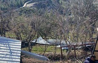 Fırtına Gazipaşa’da köy konağının çatısını...