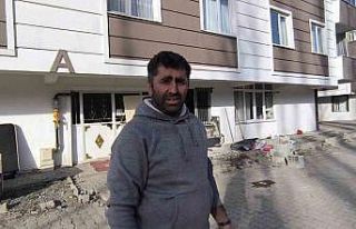 Fren yerine gaza basan sürücü evin yatak odasına...