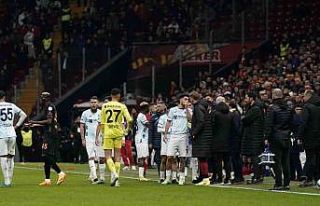 Galatasaray - Adana Demirspor maçı tatil edildi