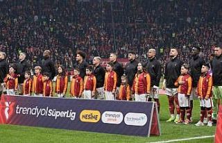 Galatasaray bu sezon ligdeki derbilerde ilk kez puan...