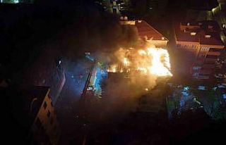 Gece yarısı 5 katlı binada yangın