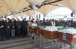 Gecekondu yangınında ölen yaşlı kadın son yolculuğuna...