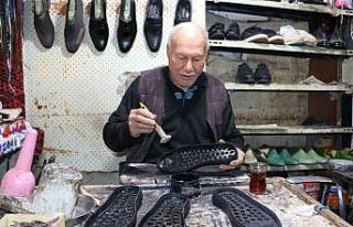 Gelişen teknolojiye rağmen 65 yıldır elde kundura...