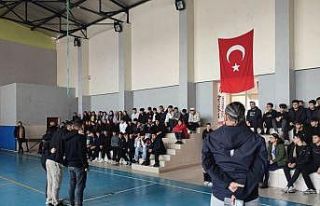 Gençler, terörizm ve güvenlik konusunda bilgilendiriliyor