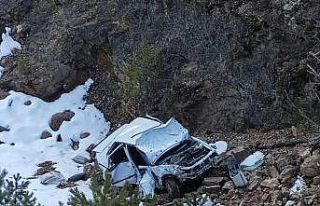 Gümüşhane’de otomobil 80 metrelik uçuruma yuvarlandı:...
