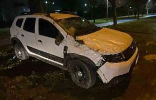 Hafif ticari araç ile çarpışan otomobil takla...