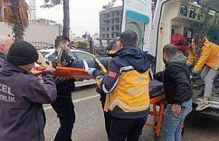 Hafif ticari araç otobüse çarptı: 1 yaralı