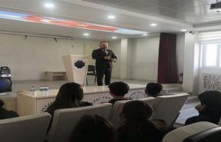 Hakkari Müftüsü Okuş, lise öğrencileriyle buluştu