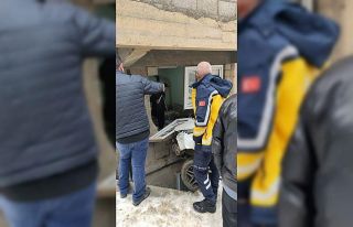 Hakkari’de park halindeki araç yokuş aşağı...