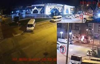 Haraç alamadıkları kişinin minibüslerini yakan...