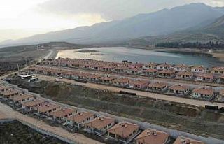 Hassa’da göl ve Amanos Dağları manzaralı 206...