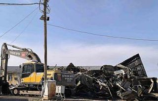 Hatay’da alevlere teslim olan konteyner yatakhane...