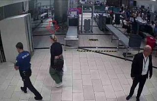 Havalimanı tuvaletinde doğum yapan anneye 15 yıl...