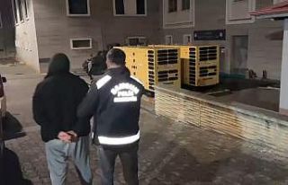 Hırsızlık suçundan 10 yıl hapis cezasıyla aranan...