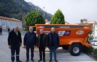 Honazlı çiftçilere katı gübre römorku kazandırıldı