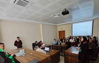 Hukuk Fakültesi öğrencileri kurgusal mahkemede...