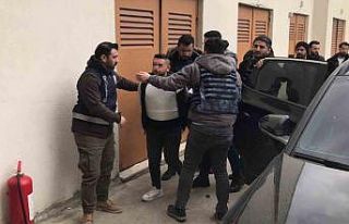 Husumetlisi ile birlikte 2 kişiyi vuran şüpheli...