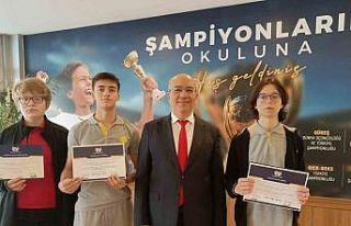 İhlas Koleji öğrencileri Model Birleşmiş Milletler...