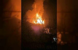 İki katlı ev alev topuna döndü